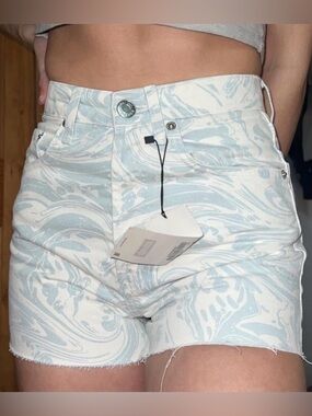 Zara Marble-Print High-Rise Denim Shorts in Light Blue and White